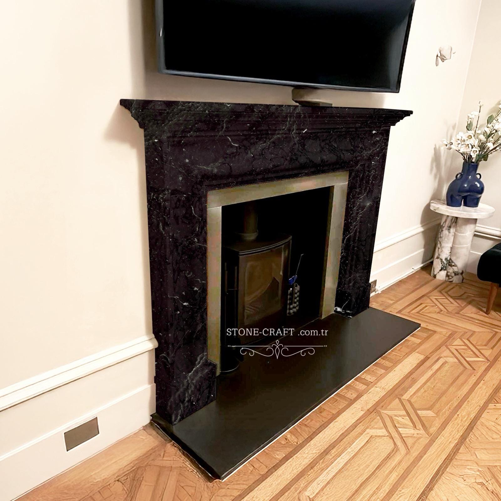 黒大理石の暖炉サラウンド：磨き上げられたモダンなマントルピース、36
