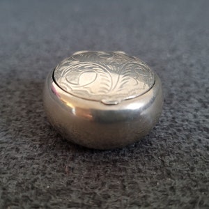 Vintage Pillbox 925 sterling Silver
