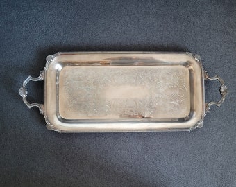 Un bellissimo vassoio rettangolare vintage placcato in argento pesante