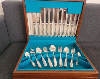 Elegancki zestaw sztućców w stylu vintage, posrebrzanych