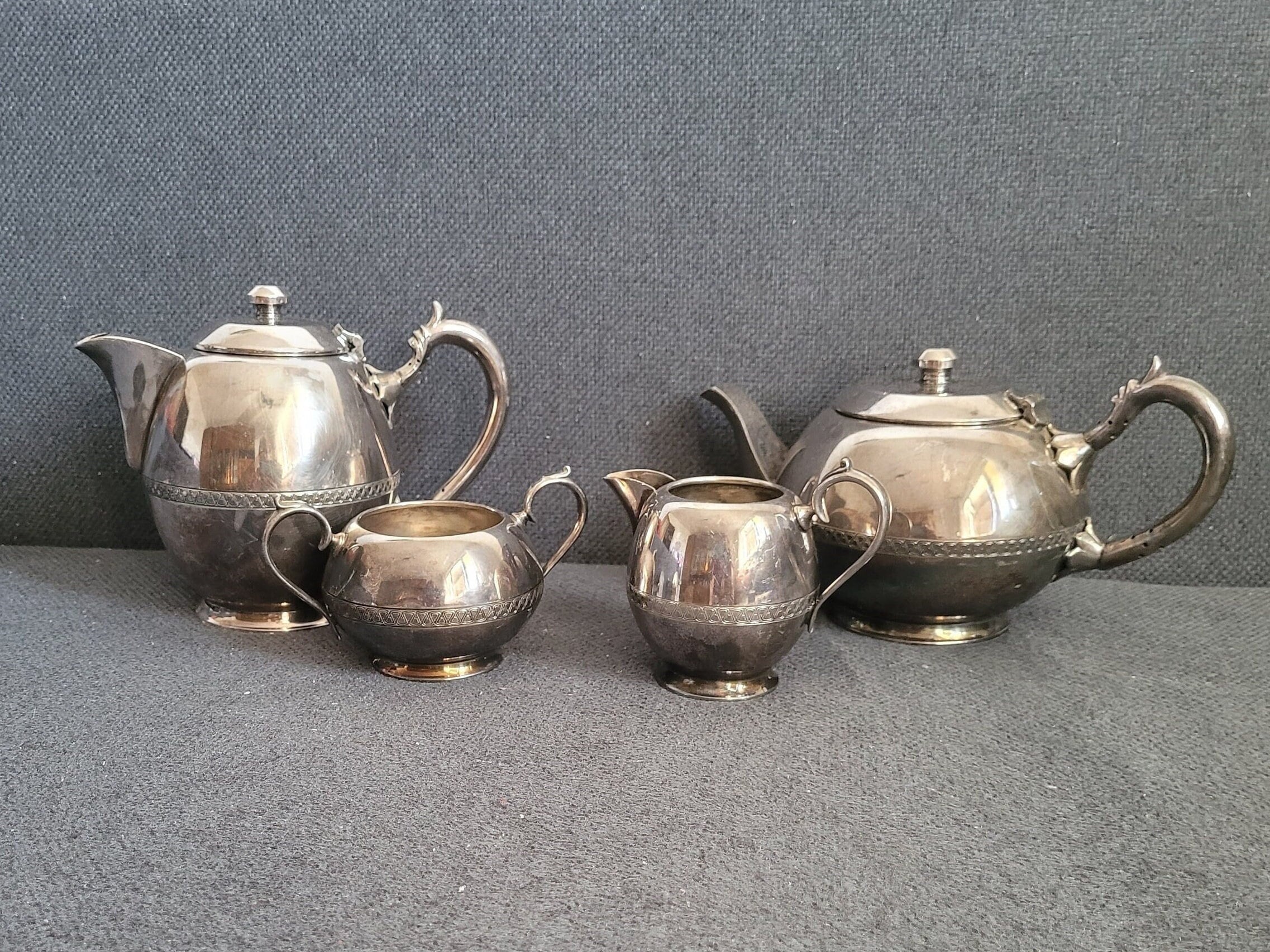 英国ウォーカー＆ホール・シェフィールドのアンティーク銀メッキティーセット。コーヒーポット ティーポット シュガーボウルとクリーマー - Etsy 日本 アンティーク　シルバー　銀メッキ　ティーポット &クリーマー