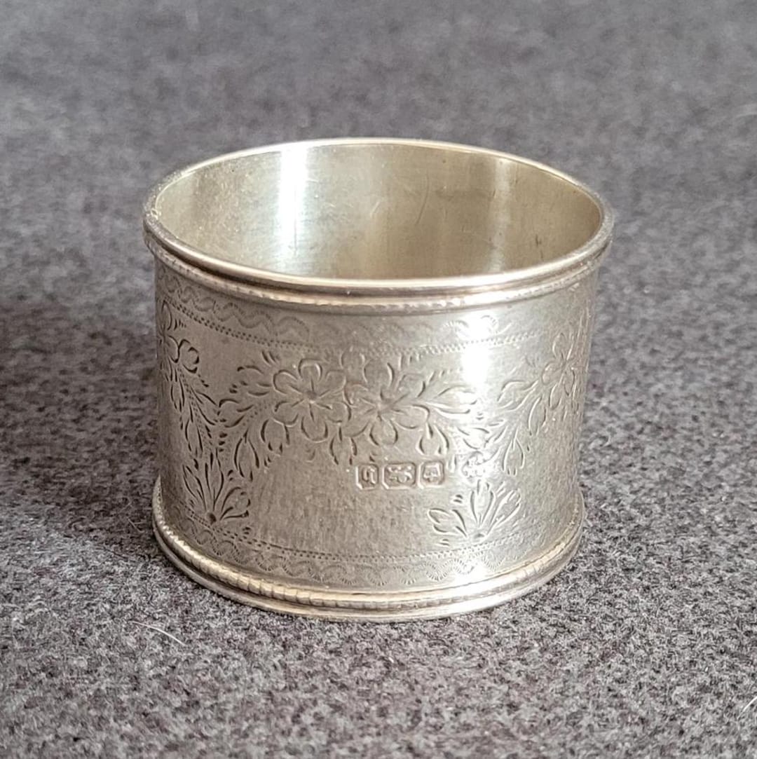 イギリス　ナプキンリング　silver925 銀無垢 アンティーク 925 シルバーのナプキンリング。 - Etsy 日本