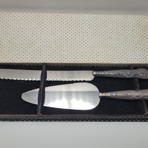 Coltello da pane e paletta per torta vintage inglese con manico in argento sterling.