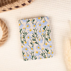 Étui pour Kindle en tissu de fleurs brodées marguerite, étui pour Kindle à personnaliser, tout nouvel étui pour Kindle 6 pouces 2024, étui pour Kindle Paperwhite 12 génération, 11 génération