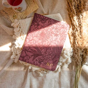 Custodia per iPad con fiore rosso scuro retrò Custodia per iPad personalizzata Custodia per iPad Air 5 4 Custodia per iPad Pro 2022 10.9' Custodia per iPad Mini 7 6 Custodia per iPad 2021/20/19 Idea regalo