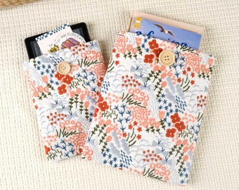 赤い小さな庭の刺繍入り Kindle スリーブ、電子書籍リーダー スリーブ、Kindle Colorsoft スリーブ、iPad Mini スリーブ、ブック アクセサリー、読書好きへのギフト