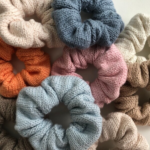 Pastell Scrunchie filigran gestrickt