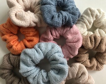 Pastel scrunchie filigree knitted