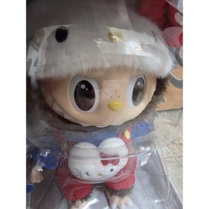 Figura de peluche de vinilo Labubu de Pop Mart The Monsters x Hello Kitty, nueva en caja. imagen 2