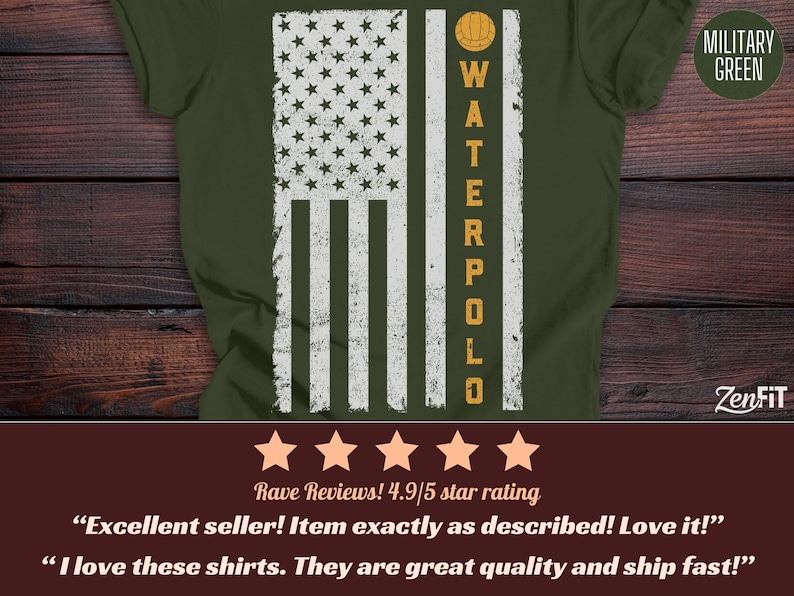 Puede incluir: Una camiseta verde militar con un gr&aacute;fico blanco desgastado de la bandera estadounidense. El dise&ntilde;o incluye un icono de pelota de waterpolo amarilla sobre el texto vertical "WATERPOLO" en letras may&uacute;sculas amarillas, sobre las rayas de la bandera.