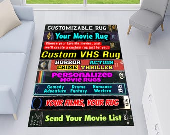 Alfombra VHS personalizada, alfombra VHS, alfombra para portada de VHS, alfombra para lomo de VHS, alfombra de los 80, alfombra nostálgica, alfombra de cine, alfombra de cine personalizada, alfombra de cultura pop, alfombra vintage