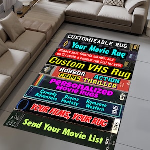 Dywan VHS na zamówienie, dywan VHS, dywan z okładką VHS, dywan z grzbietem VHS, dywan z lat 80., dywan nostalgiczny, dywan filmowy, spersonalizowany dywan filmowy, dywan popkulturowy, dywan vintage zdjęcie 15