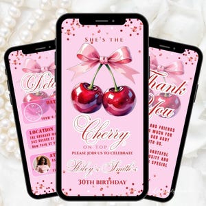 Puede incluir: Tres smartphones muestran una invitaci&oacute;n de cumplea&ntilde;os rosa. La invitaci&oacute;n presenta una ilustraci&oacute;n de dos cerezas con un lazo rosa. El texto incluye "She's the Cherry on Top" y "30th Birthday".