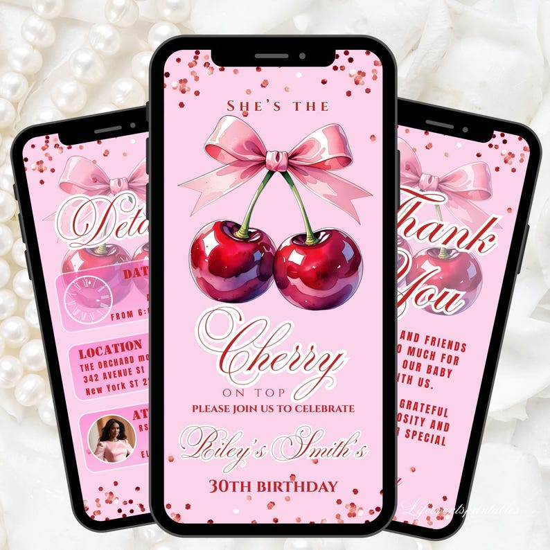 Puede incluir: Tres smartphones muestran una invitaci&oacute;n de cumplea&ntilde;os rosa. La invitaci&oacute;n presenta una ilustraci&oacute;n de dos cerezas con un lazo rosa. El texto incluye "She's the Cherry on Top" y "30th Birthday".