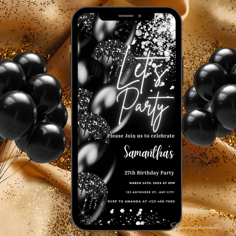 Op de afbeelding: Zwarte en zilveren glitter-verjaardagsuitnodiging met de tekst "Let's Party" en "Samantha's 27th Birthday Party". De uitnodiging bevat de datum, tijd en locatie van het feest, evenals een contactpersoon voor RSVP.