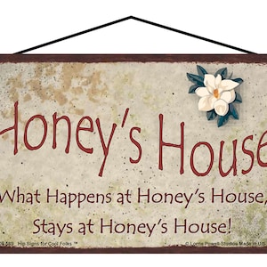 Honey&#39;s House Sign - What Happens at Honey&#39;s House Stays at Honey&#39;s House - Vintage Style Magnolia Design Gift for Grandma Grandmothers Home