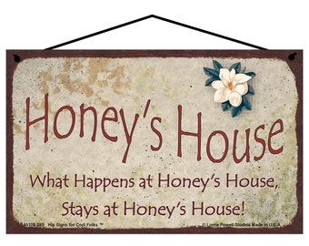 Honey&#39;s House Sign - What Happens at Honey&#39;s House Stays at Honey&#39;s House - Vintage Style Magnolia Design Gift for Grandma Grandmothers Home