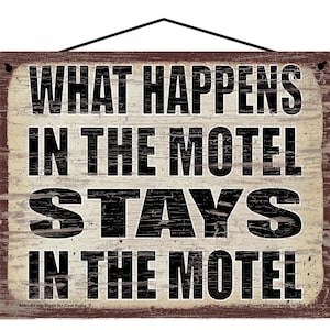 What Happens in the Motel Stays in the Motel - Vintage Style Hanging Sign - Home Decor Decorative Wall Art for Inns, Hotels, Rental Rooms