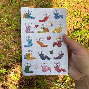 Lil' Worms ステッカーシート、かわいいワームステッカーシート、子供向けステッカー、プランナーステッカー、ジャーナルステッカー、本の虫ステッカー