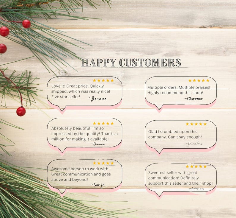 Puede incluir: Imagen que muestra testimonios de clientes con calificaciones de cinco estrellas. El texto incluye frases como "&iexcl;Me encanta! Gran precio", "&iexcl;Absolutamente hermoso!" y "El vendedor m&aacute;s dulce". El fondo es una textura de madera clara con vegetaci&oacute;n navide&ntilde;a.