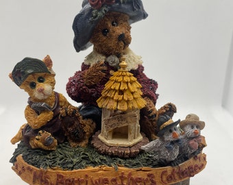 Boyds Bears and Friends Mrs. Berriweather's Cottage Resin Bear Collectibles