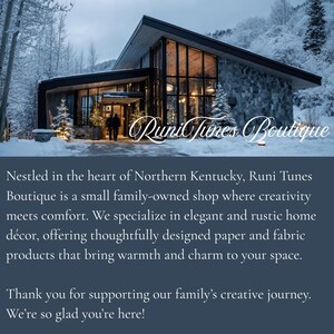 Puede incluir: Vista exterior de Runi Tunes Boutique, una tienda familiar en el norte de Kentucky. El edificio tiene un dise&ntilde;o moderno con fachada de piedra y grandes ventanales. El texto de la imagen indica que la tienda se especializa en decoraci&oacute;n del hogar elegante y r&uacute;stica.