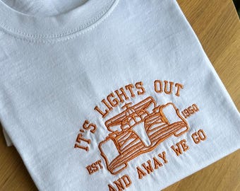 Camiseta bordada com tema de carro de F1: "Lights Out" - Produtos de corrida de Fórmula 1