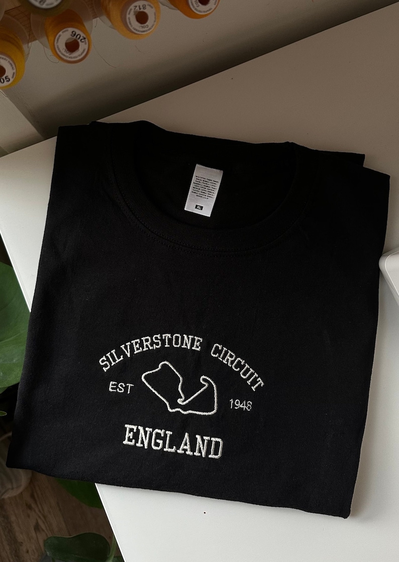 Camiseta bordada do circuito de Silverstone: Fã do GP da Grã-Bretanha de Fórmula 1 imagem 7