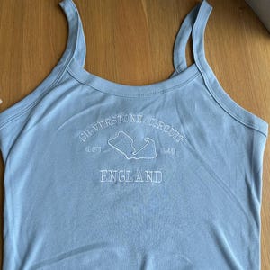 Camiseta bordada do circuito de Silverstone: Fã do GP da Grã-Bretanha de Fórmula 1 imagem 16