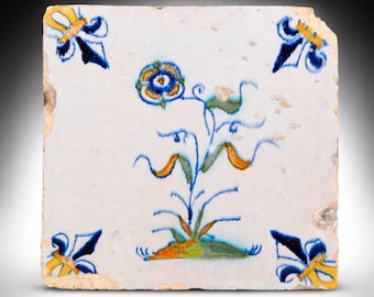 Azulejo policromado de Delft, con diseño floral, holandés, mediados del siglo XVII, antiguo.