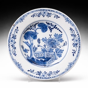 Plato azul de Delft, decoración chinoiserie, holandés, siglo XVIII. Porceleyne Bijl. antiguo.