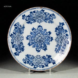 Plato de carga azul de Delft, flores, marcado Porceleyne Bijl, holandés, siglo XVIII, antiguo.