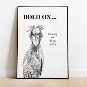 Segure o pôster Shoebill | Ocupado, não dando a mínima para impressão, arte de parede, pôster de escritório, impressão Shoebill, arte de escritório em casa, impressões engraçadas de trabalho
