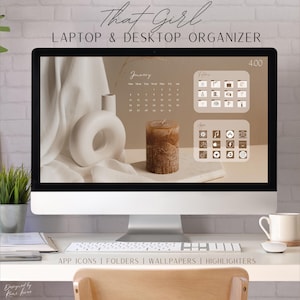 Puede incluir: Una pantalla de ordenador que muestra un organizador de escritorio con un calendario, iconos de aplicaciones y carpetas. La pantalla está sobre un escritorio con un teclado, una taza y una planta. El texto en la pantalla dice "That Girl Laptop & Desktop Organizer".