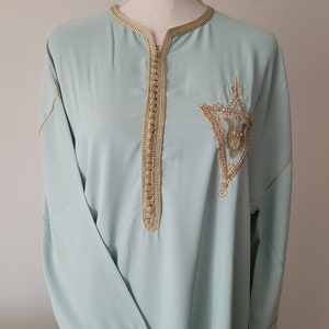 Caftan marocain, style Gandoura moderne avec motif fibule, caftan traditionnel, caftan Ramadan, Aid,Eid, mariage Vert eau L-Xl