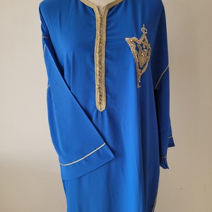 Caftan marocain, style Gandoura moderne avec motif fibule, caftan traditionnel, caftan Ramadan, Aid,Eid, mariage Bleu L-XL