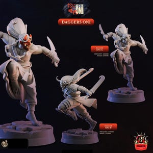 Op de afbeelding: Drie gedetailleerde beeldjes van Oni-krijgers met dolken. De figuren staan in dynamische poses, waarvan één in een rennende houding. De tekst "Daggers Oni" en "Age of the Oni" zijn zichtbaar. De hoogte van de figuren is 40-42mm, met een basis van 25mm.