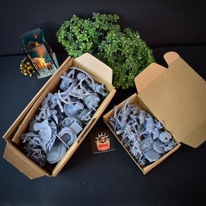 Misprint Miniature Parts Box, Kitbashing Terrain Conversion Bits (0.25-0.5 kg)