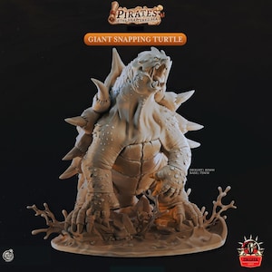 Puede incluir: Figura beige de una tortuga mordedora gigante, de la colección "Pirates of the Shattered Sea". La tortuga tiene la boca abierta, protuberancias puntiagudas y está sobre una base rocosa. Altura: 8,2 cm, Base: 7,5 cm.