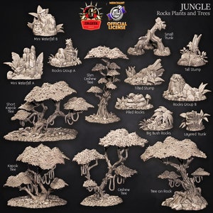 Op de afbeelding: Een set van 16 3D-geprinte miniaturen van jungle-scenery, waaronder bomen, rotsen en watervallen. De stukken zijn gemaakt van lichtbruin plastic en zijn ontworpen om te worden gebruikt in tabletop-spellen of dioramas.