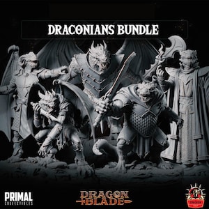 Könnte beinhalten: Eine Sammlung von fünf unbemalten grauen Harz-Miniaturfiguren mit dem Titel DRACONIANS BUNDLE. Die Figuren zeigen reptilienartige humanoide Kreaturen in verschiedenen Posen, darunter geflügelte Krieger, ein kauernder Späher und eine in Roben gekleidete Figur, die eine Flamme hält.