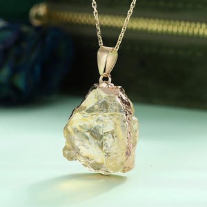 Energy Raw Citrine Pendant Necklace, Irregular Crystal Pendant, November Birthstone Gift for Her 画像 5