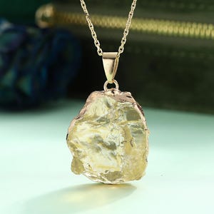 Energy Raw Citrine Pendant Necklace, Irregular Crystal Pendant, November Birthstone Gift for Her 画像 4