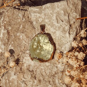 Energy Raw Citrine Pendant Necklace, Irregular Crystal Pendant, November Birthstone Gift for Her 画像 2