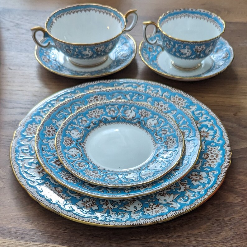 Vintage Crown Staffordshire Ellesmere Turquoise W/gold Trim 7pc. Place