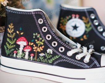 Geborduurde Converse-sneakers, paddenstoelentuinschoenen