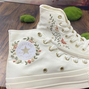 Baskets de mariage/cadeau de la Saint-Valentin/fleurs de mariage brodées chaussures plateforme haute 4 cm/converse de mariage Converse fleurs brodées image 3