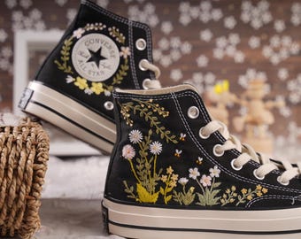 Individuell gestickte Converse Sneakers: Blumengarten, High-Nuck-Schuhe