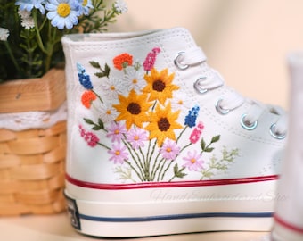 Zapatillas de boda bordadas: Converse personalizadas con girasoles y flores de lavanda