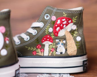Custom Sneakers Taylor gestickt / Tier Katze Pilz Stickerei Schuhe / gestickte converse Hochzeitsblumen